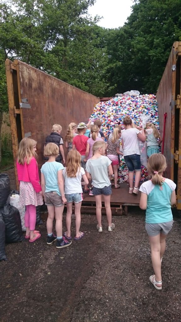 Doppen sparen voor de KNGF Geleidehonden bij Dierenkliniek Tiel-Drumpt