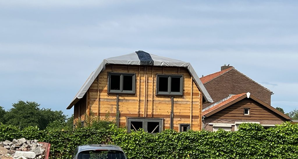 Dierenkliniek Tiel-Drumpt: Na 2 maanden verbouwen: Huis van de buren
