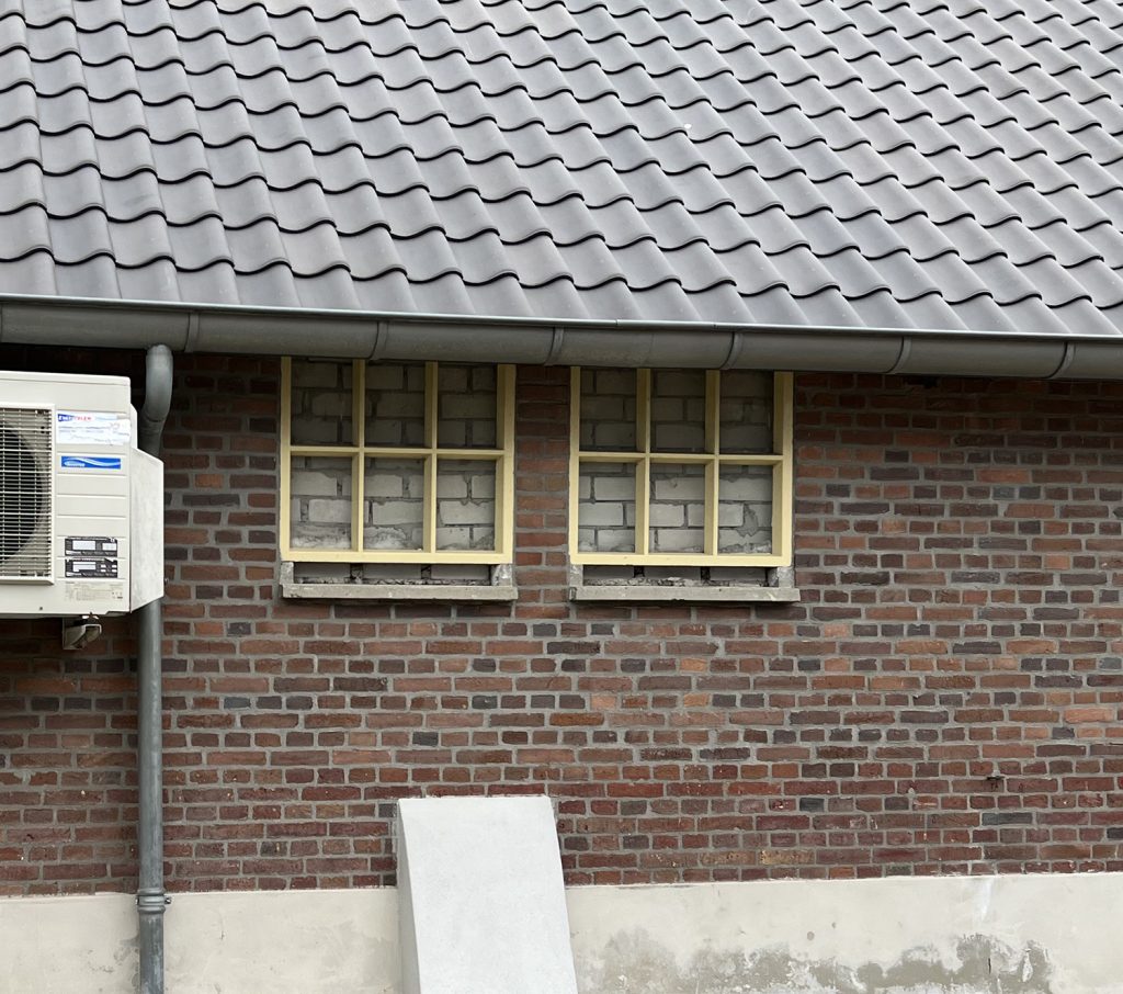 Dierenkliniek Tiel-Drumpt: Na 2 maanden verbouwen: Dichtgemetseld raam