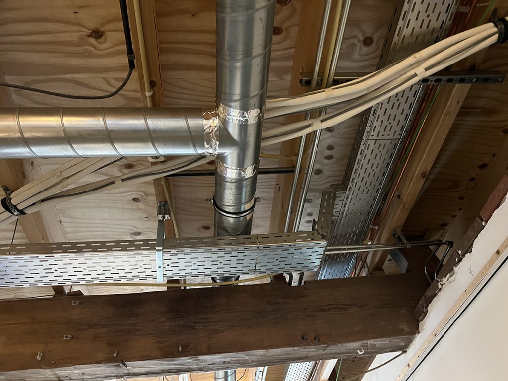 Dierenkliniek Tiel-Drumpt: 3 maanden in de verbouwing van de praktijk: leidingen, buizen en goten