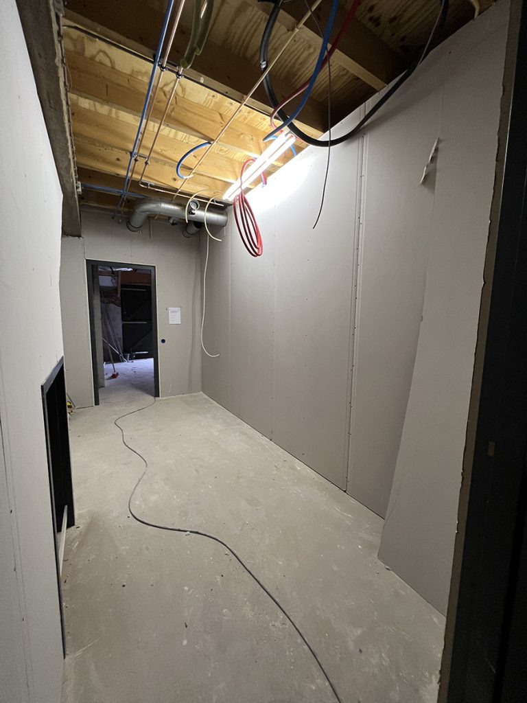 Dierenkliniek Tiel-Drumpt: 3 maanden in de verbouwing van de praktijk: De wanden worden gesloten