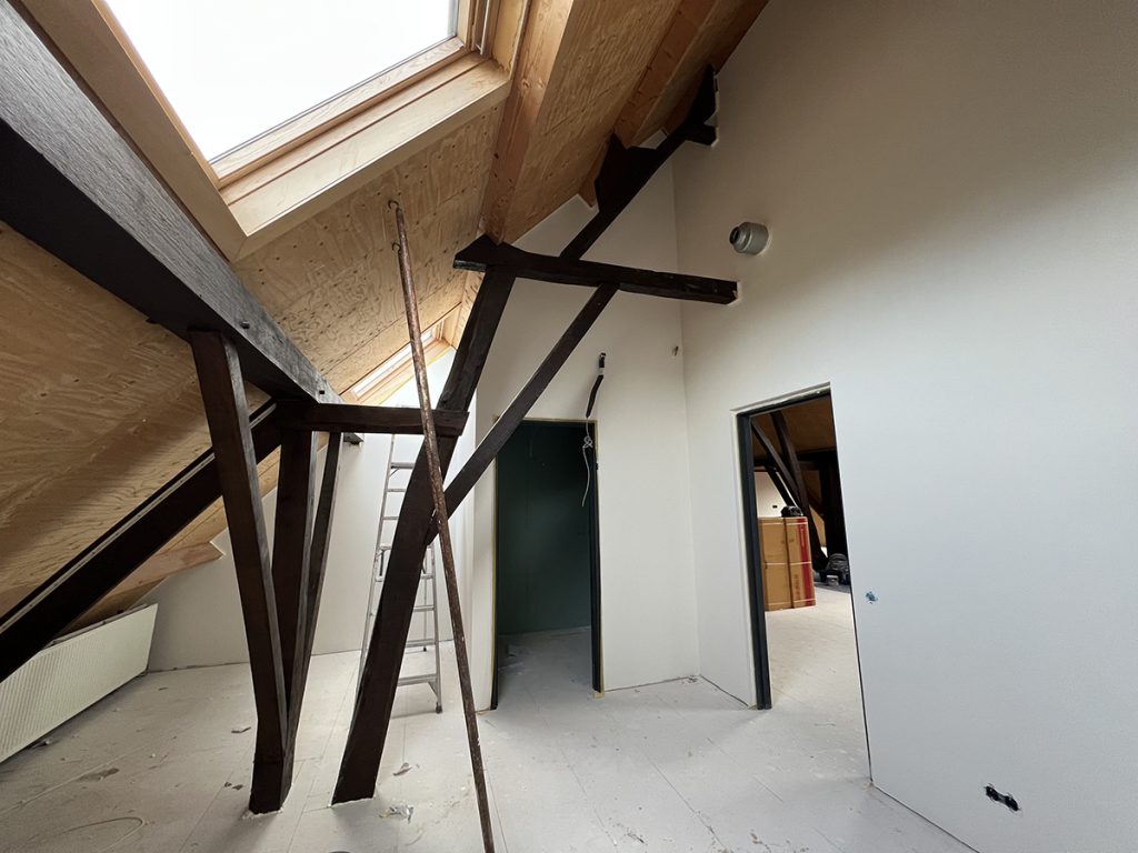 Dierenkliniek Tiel-Drumpt: de 4e maand van de verbouwing: 1 grote nutteloze ruimte worden meerdere nuttige ruimtes