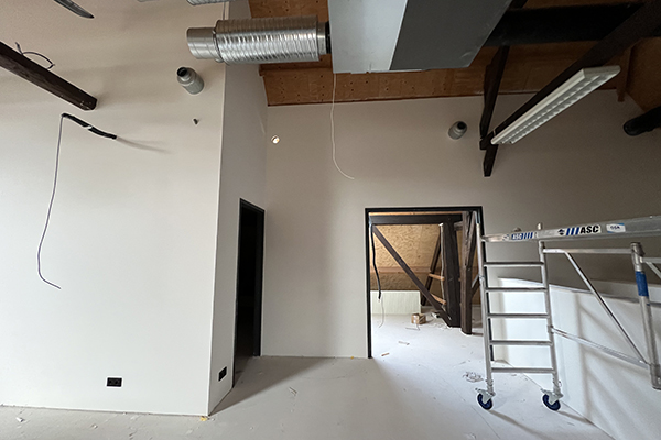 afbeelding Ondertussen zijn we 4 maanden onderweg in het traject van de verbouwing en wat missen we de airco's.