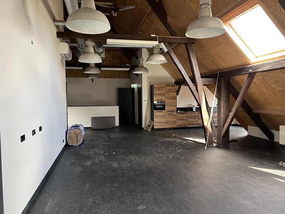 Dierenkliniek Tiel-Drumpt: De kliniek: kantine met vloer