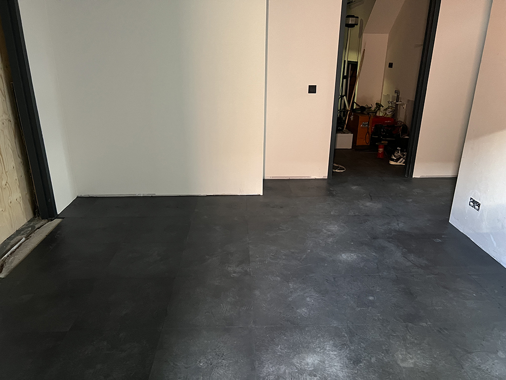 Dierenkliniek Tiel-Drumpt: De kliniek: De opslag met vloer