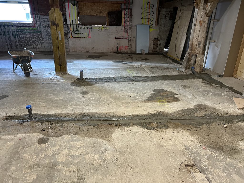 Dierenkliniek Tiel-Drumpt: 7 maanden in de verbouwing: oplossingen en vertraging: riolering aangelegd