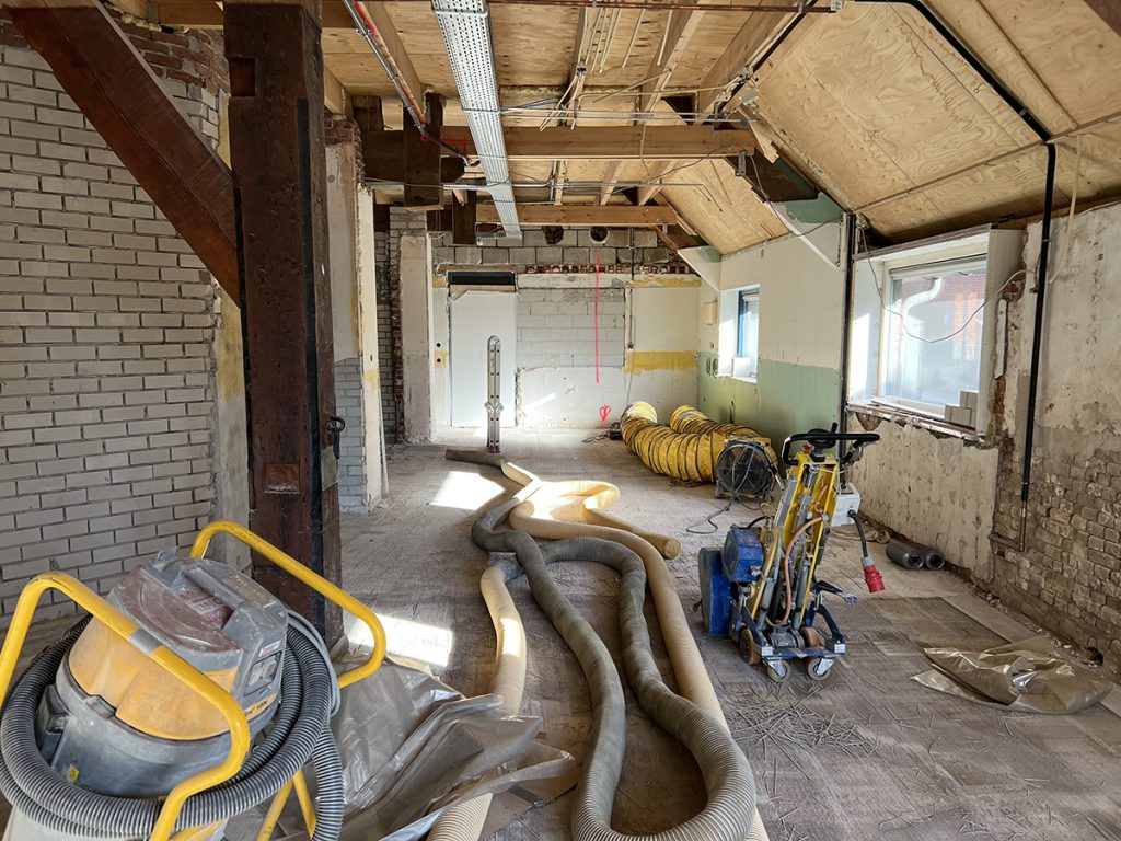 Dierenkliniek Tiel-Drumpt: 7 maanden in de verbouwing: oplossingen en vertraging: Dit leverde aardig wat stof op.