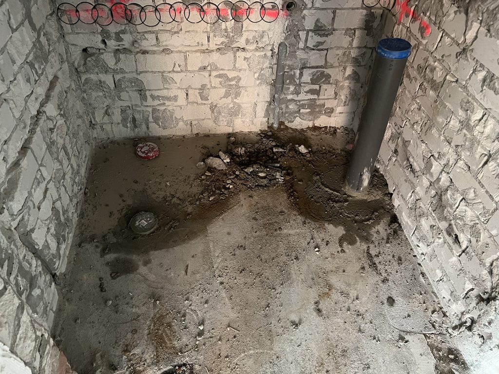 Dierenkliniek Tiel-Drumpt: De 8e maand van de verbouwing, een maand om snel te vergeten. riolering