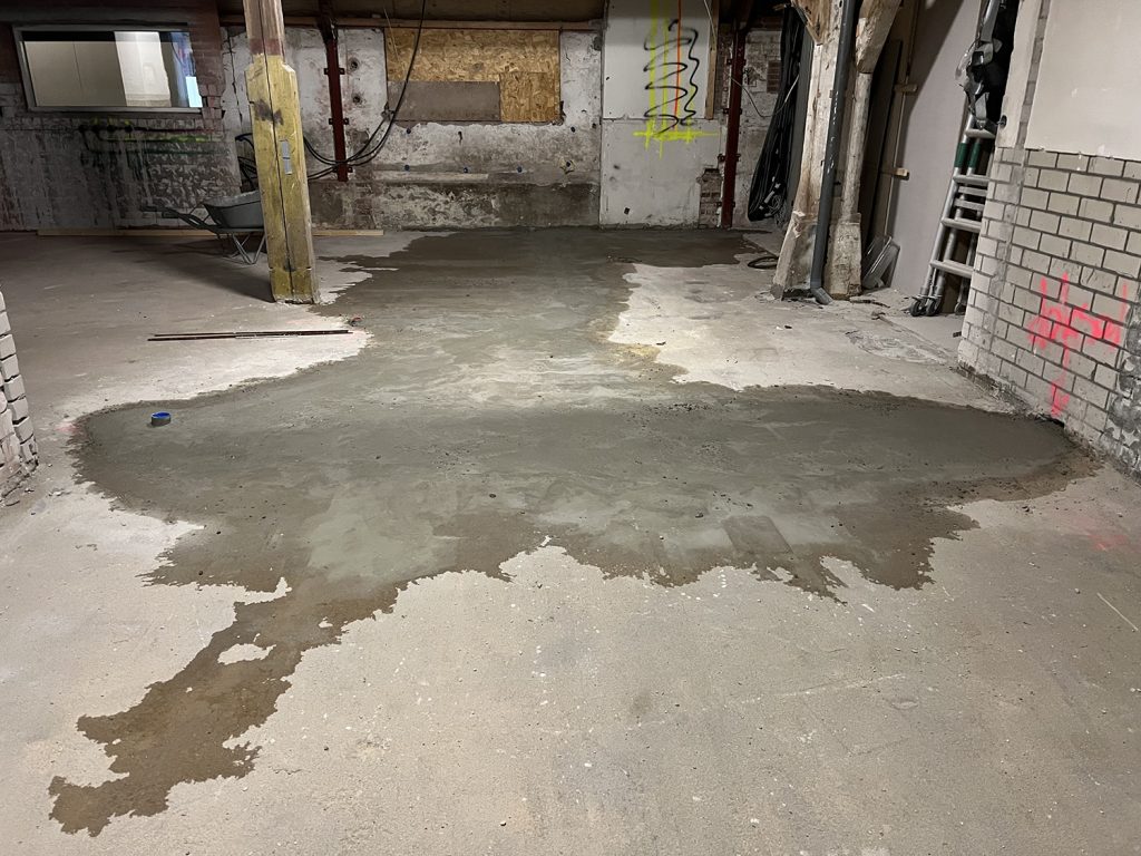 Dierenkliniek Tiel-Drumpt: De 8e maand van de verbouwing, een maand om snel te vergeten. nieuwste versie vloer