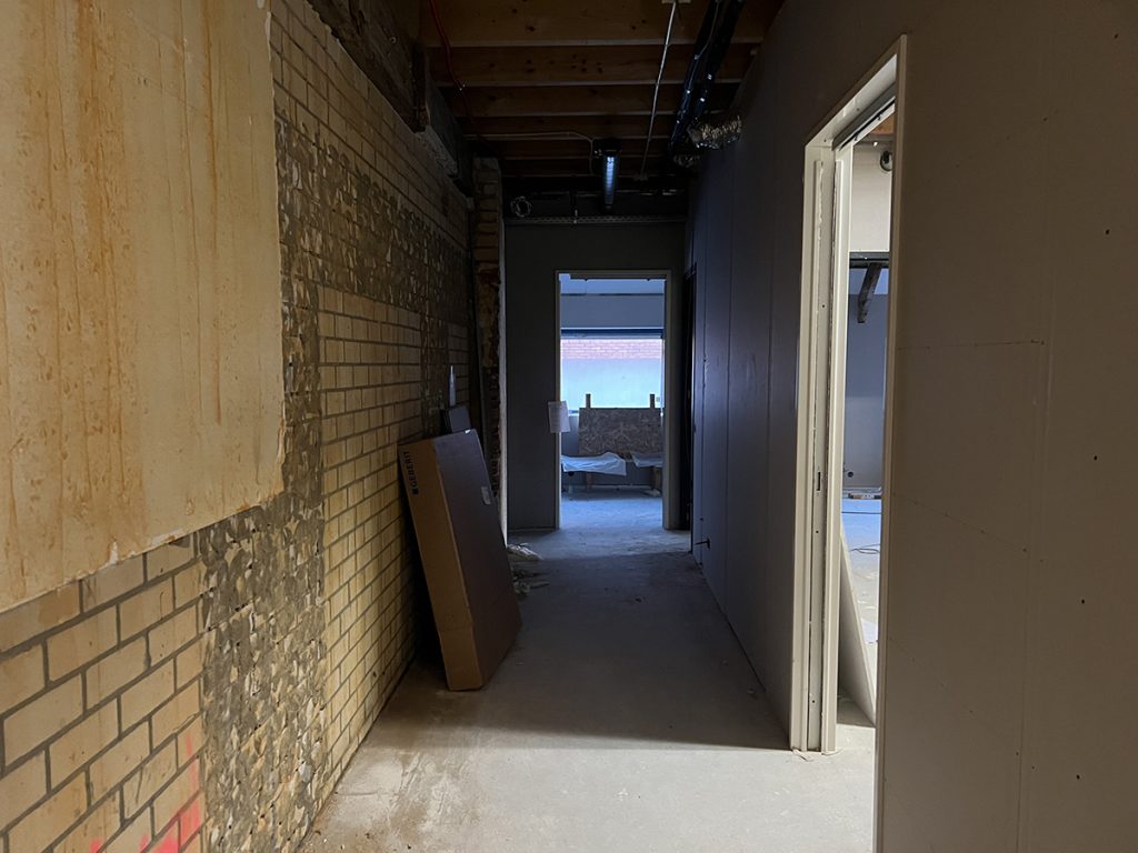 Dierenkliniek Tiel-Drumpt: 11e maand van de verbouwing, vooruitgang: gang