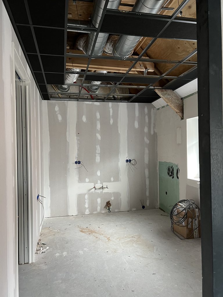 Dierenkliniek Tiel-Drumpt: Een jaar in de verbouwing: Er is nog wel wat te doen.