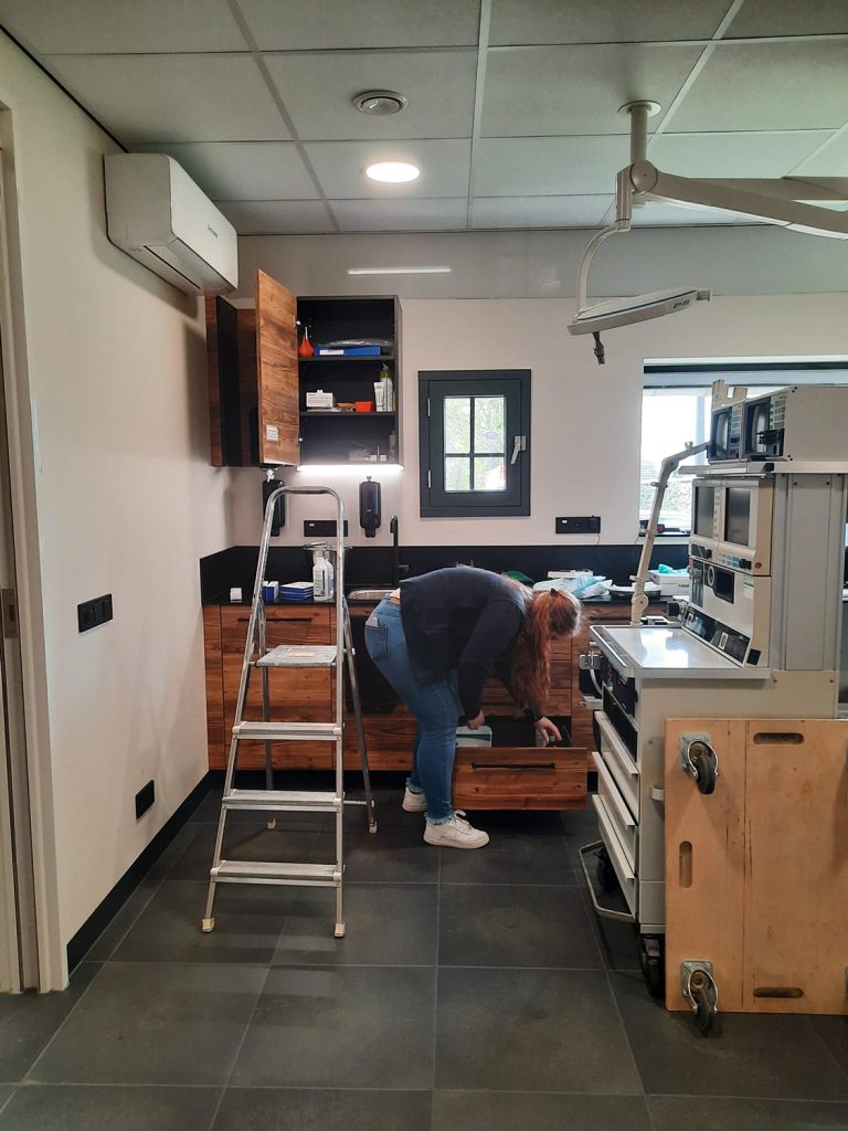 Dierenkliniek Tiel-Drumpt: Laatste blog in de doorlopende serie van de verbouwing van de praktijk: De boel wordt opgeruimd