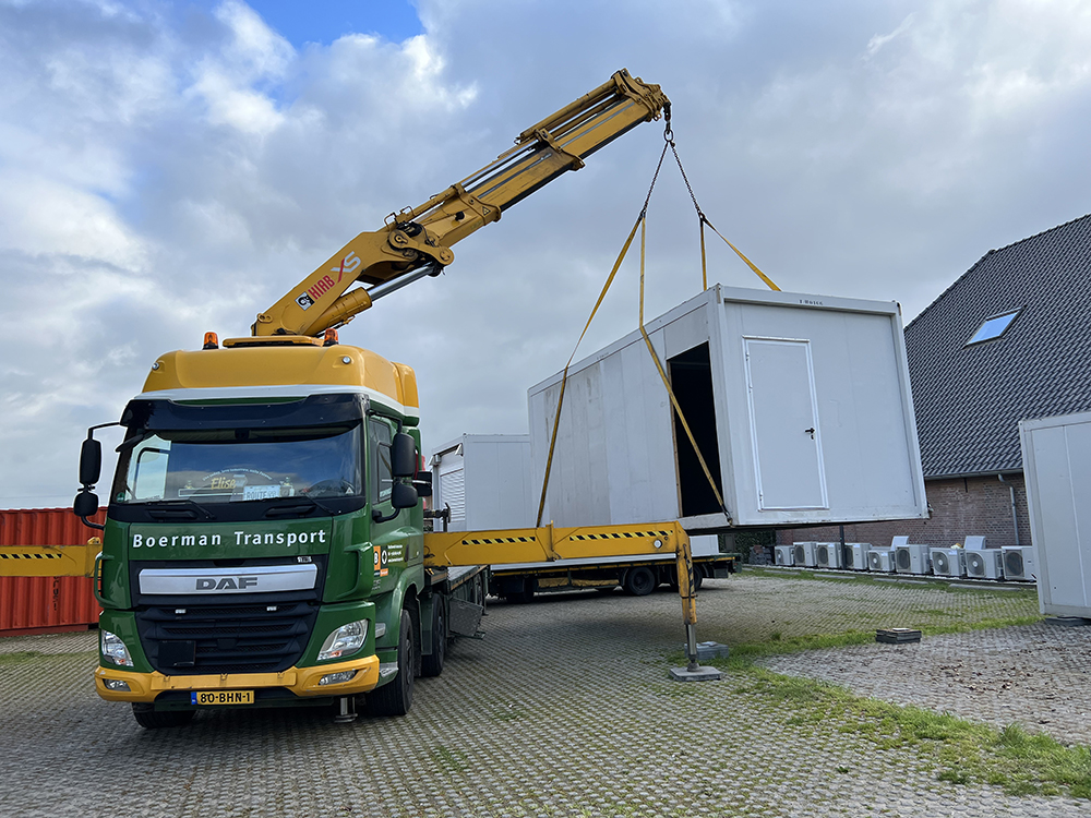 Dierenkliniek Tiel-Drumpt: Laatste blog in de doorlopende serie van de verbouwing van de praktijk: keet opgetild