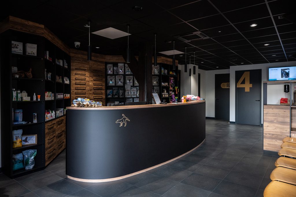 Dierenkliniek Tiel-Drumpt: Wachtkamer: Een ruime wachtkamer