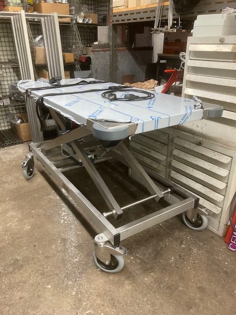 Dierenkliniek Tiel-Drumpt: Nieuwe brancards.