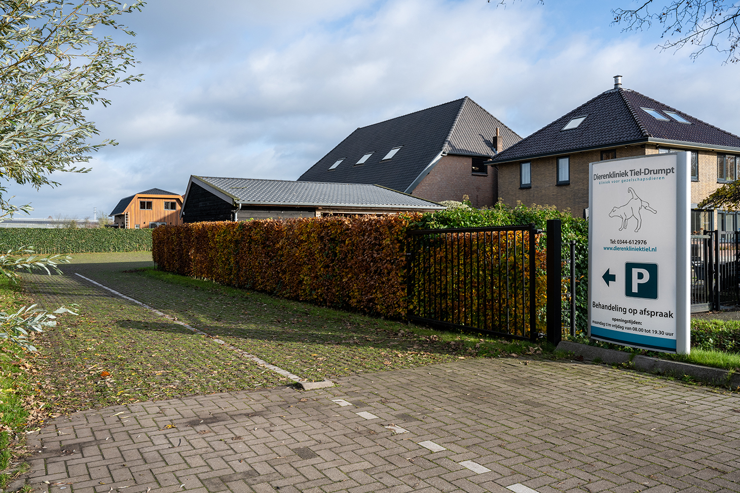 Dierenkliniek Tiel-Drumpt: De parkeerplaats is makkelijk te bereiken en ruim.