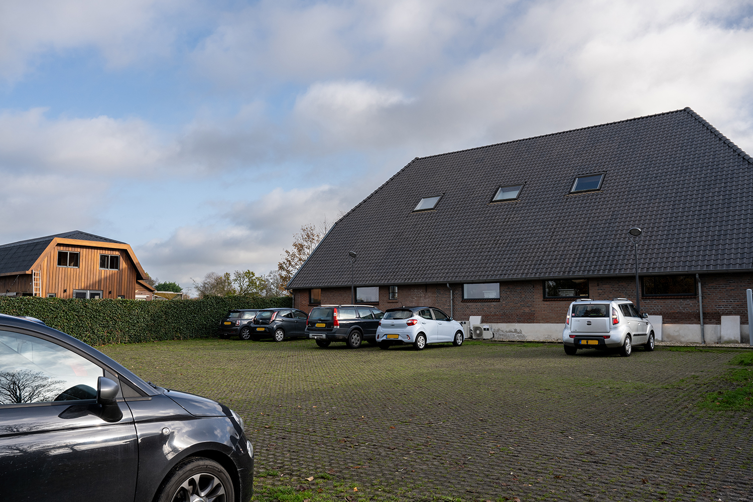 Dierenkliniek Tiel-Drumpt: We hebben een ruim parkeerterrein.